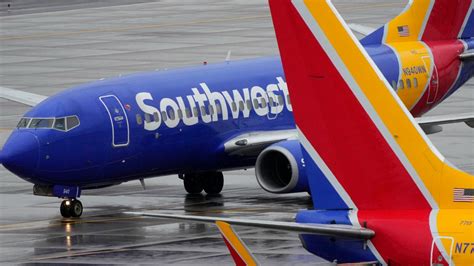 Ticker: Southwest reaches deal with flight attendants; Ford warns of fire risk in some Lincoln SUVs 